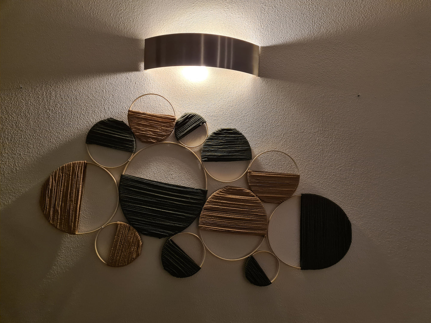 Hand gemaakte wandhanger met macrame.